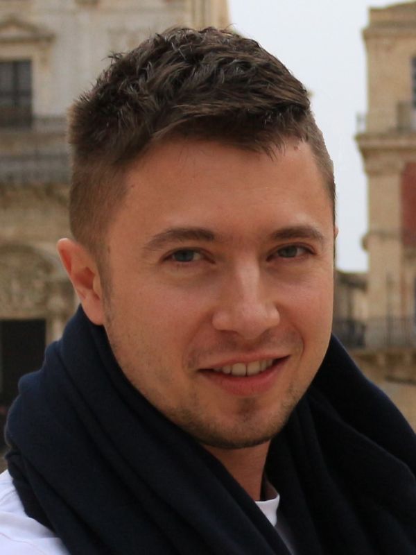 Piotr Sulikowski headshot